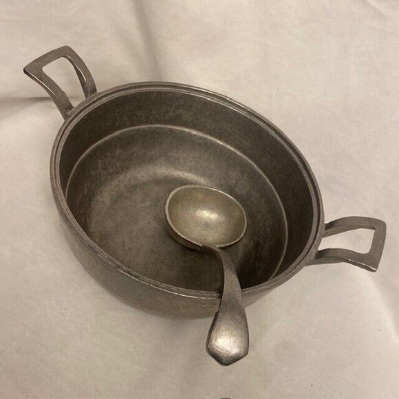 Vintage The Olde Bradford Co Pewter Soup Tureen with Spoon 12 x 7 inches - Picture 4 of 15